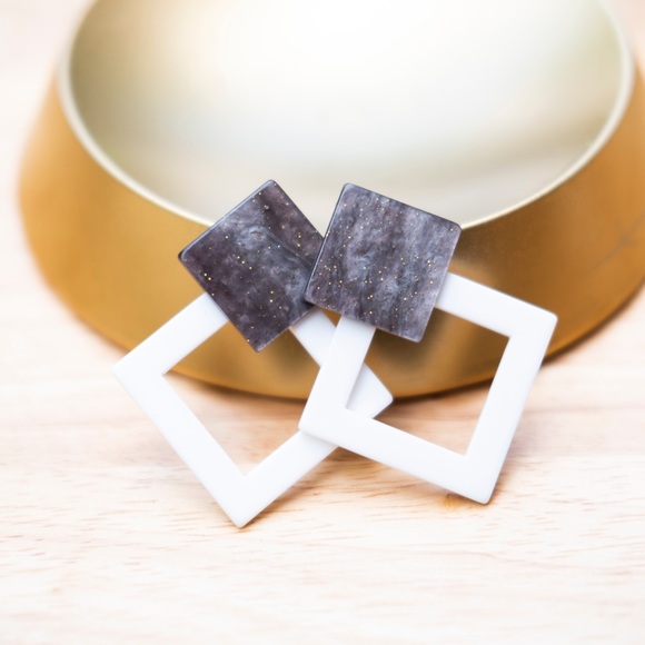 Earrings - Picture 1 of 4